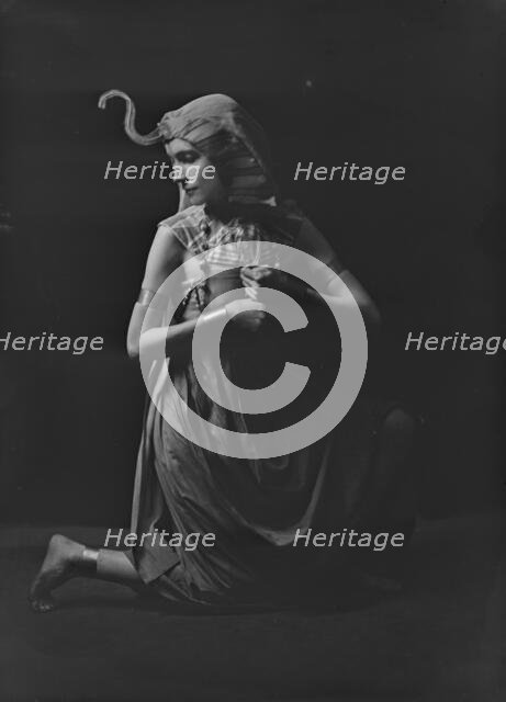 Miss Henderson, 1918 Nov. 17. Creator: Arnold Genthe.