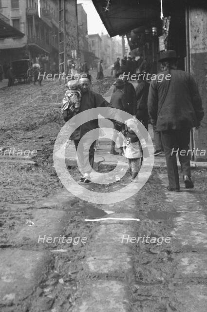 A corner on the hillside, Chinatown, San Francisco, between 1896 and 1906. Creator: Arnold Genthe.