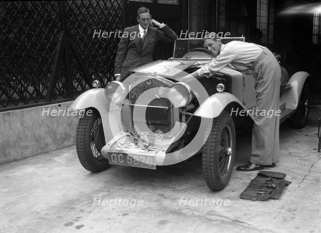 1930 Alfa-Romeo driven by Kenneth Evans. Artist: Bill Brunell.