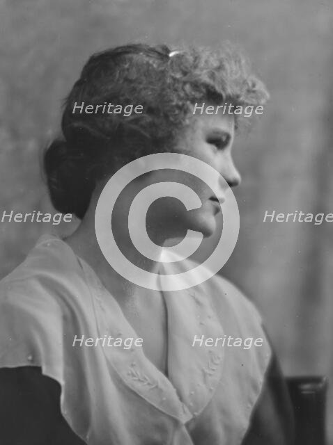 Hauck, Rose, Miss, portrait photograph, (1916?). Creator: Arnold Genthe.