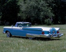 1959 Ford Skyliner . Artist: Unknown.