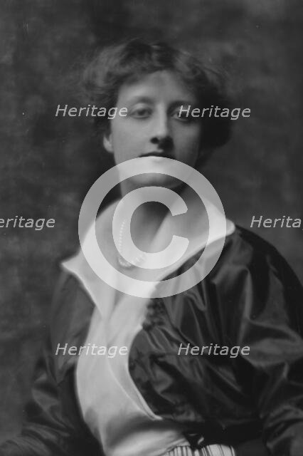 Deering, Marion, Miss, portrait photograph, 1914 Apr. 12. Creator: Arnold Genthe.