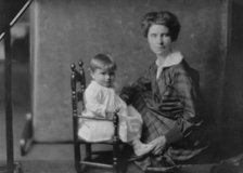 Earle, Mrs., and baby, portrait photograph., 1916 Apr. 22. Creator: Arnold Genthe.