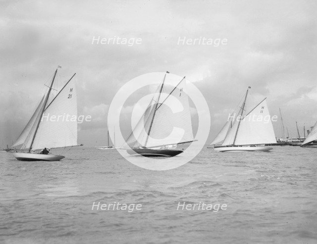 'Le Jade' (H21), the Norwegian 'Antwerpia IV' (H1) and 'Ventana' (H11) start the 8 Metre class race. Creator: Kirk & Sons of Cowes.