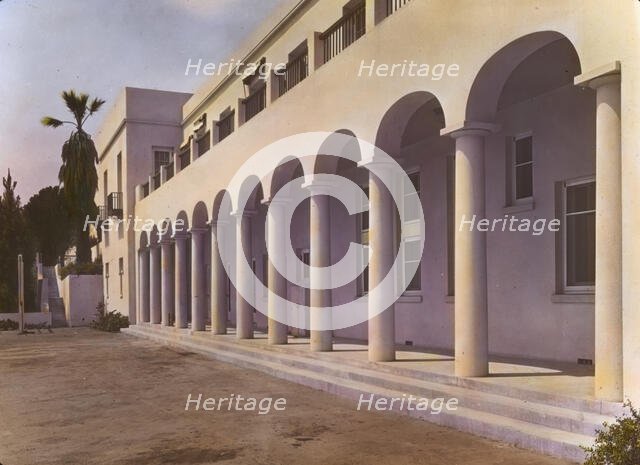 "Solana," Frederick Forrest Peabody house, Eucalyptus Hill Road, Montecito, California, 1917. Creator: Frances Benjamin Johnston.