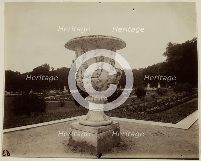 Versailles, Vase par Cornu, 1902. Creator: Eugene Atget.
