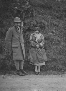 Man and woman in 1920s dress. Artist: Bill Brunell.