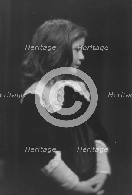 Haggin, Ben Ali, Jr., Mrs., daughter of, portrait photograph, 1916 Mar. 31. Creator: Arnold Genthe.