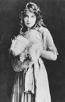 Lillian Gish (1896-1993), American stage and screen actress, 1912. Artist: Unknown