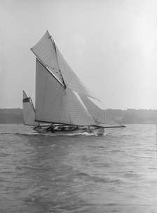 The 46 ft yawl 'Chinkara' under sail, 1913. Creator: Kirk & Sons of Cowes.
