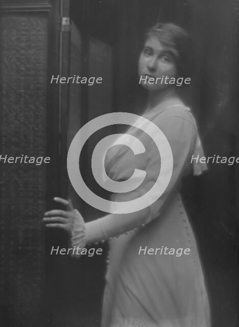 Dallett, Frances Abbey, portrait photograph, 1912 or 1913. Creator: Arnold Genthe.