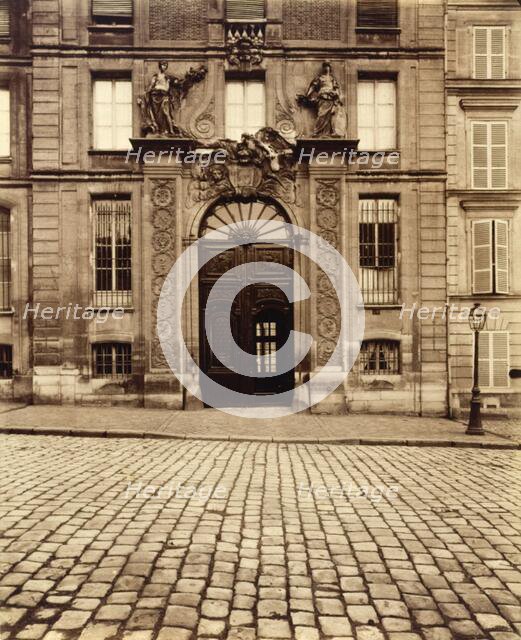 Versailles, Porte, rue de L'Orangerie, c.1910. Creator: Eugene Atget.