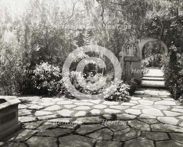 Wellington Stanley Morse house, 450 South San Rafael Avenue, Pasadena, California, 1917. Creator: Frances Benjamin Johnston.