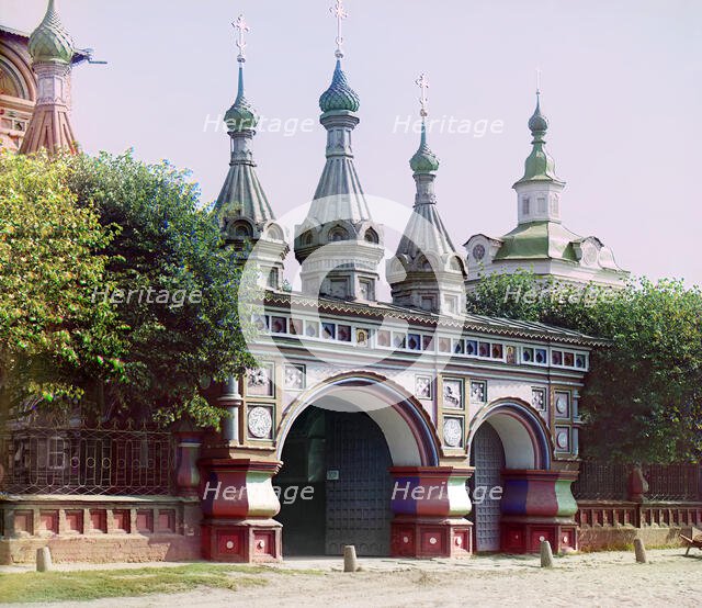 Entrance into the Church of the Resurrection, Kostroma, 1910. Creator: Sergey Mikhaylovich Prokudin-Gorsky.