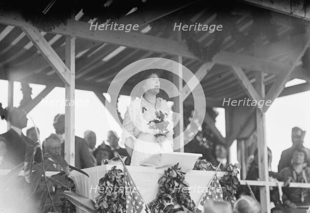 Confederate Monument - Arlington National Cemetery. Mrs. Daisy McLaurin Stevens, President..., 1914. Creator: Harris & Ewing.