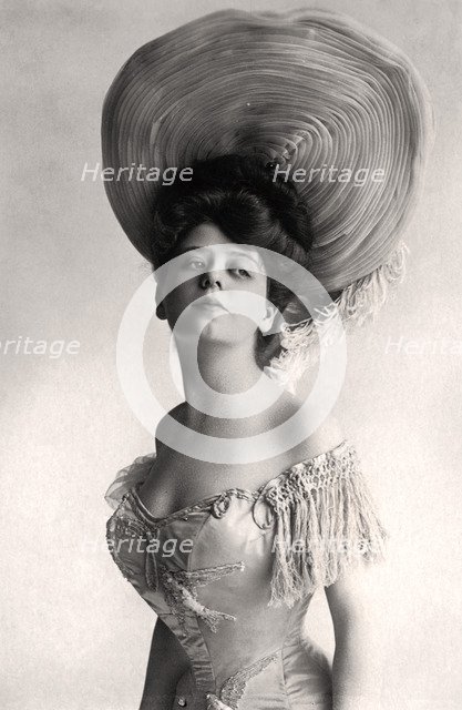 Camille Clifford (1885-1971), Belgian actress, 1905.Artist: Rotary Photo