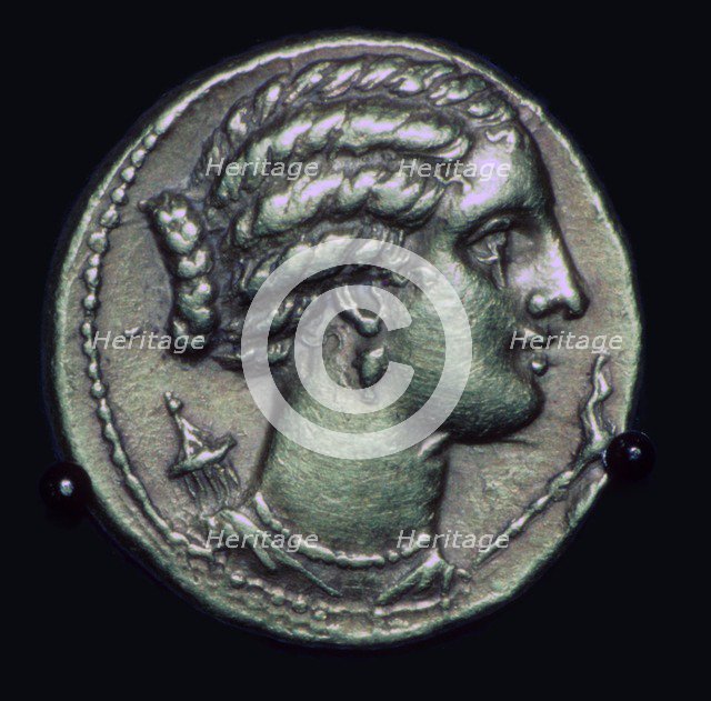 Gold half-stater of Pyrrhus of Epirus, 3rd century BC. Creator: Unknown.