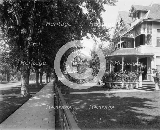 Winona, residences on Broadway, between 1880 and 1899. Creator: Unknown.