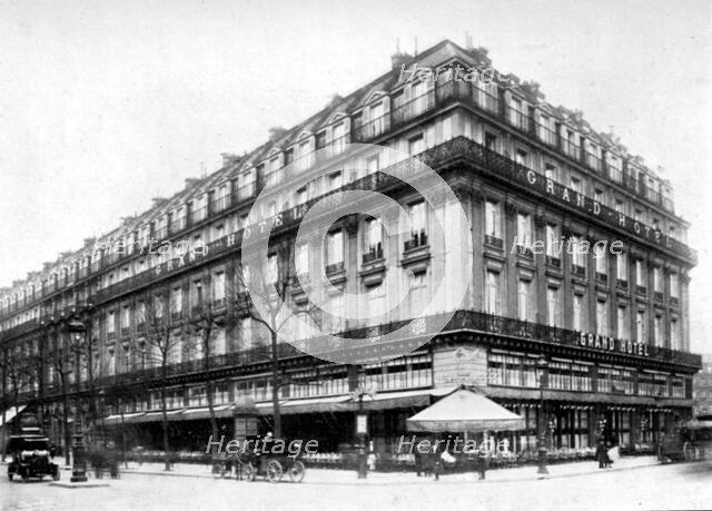 Cafe de la Paix, Paris, France, 1914. Creator: Unknown.