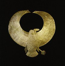 Gold collar in the form of a vulture, Ancient Egyptian, 18th dynasty, c1550-1292 BC. Artist: Werner Forman