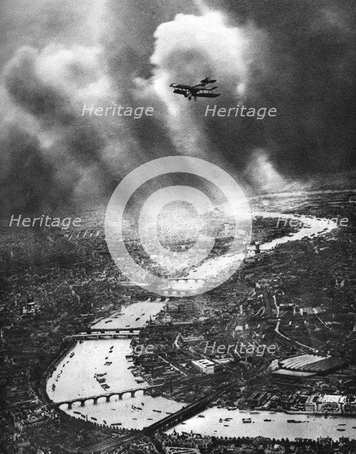 View of London, 1926-1927. Artist: Captain Alfred G Buckham