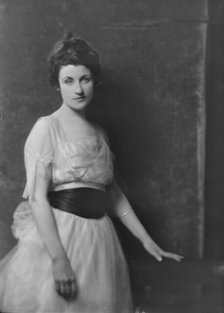 Mrs. Paskus, portrait photograph, 1918 May 13. Creator: Arnold Genthe.