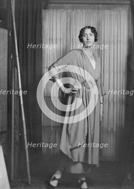 Liebert, M., Miss, portrait photograph, between 1916 and 1927. Creator: Arnold Genthe.