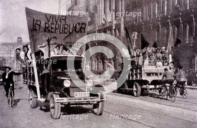 Second Republic, scene of the streets of Madrid with vehicles serving the Republican propaganda, …