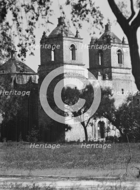 Travel views of the American Southwest, between 1899 and 1928. Creator: Arnold Genthe.