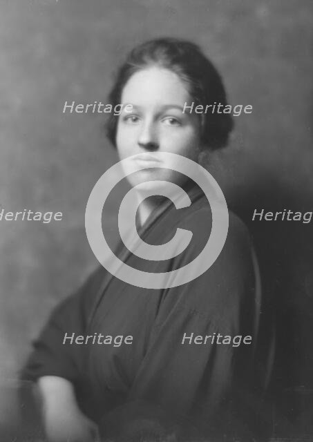 Miss Alice Tulley, portrait photograph, 1917 Dec. 6. Creator: Arnold Genthe.