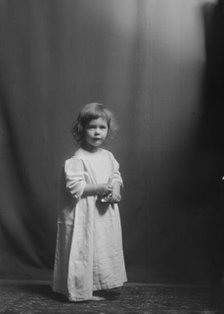 Trowbridge, C.C., Mrs., child of, portrait photograph, 1908 Mar. 4. Creator: Arnold Genthe.