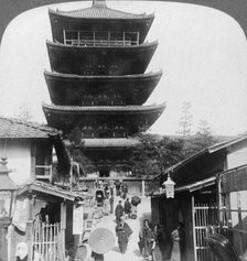 The west side of the five-storey Yasaka Pagoda, Kyoto, Japan, 1904.Artist: Underwood & Underwood