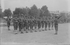 Gun Squad, Fort Slocum, 1917. Creator: Bain News Service.