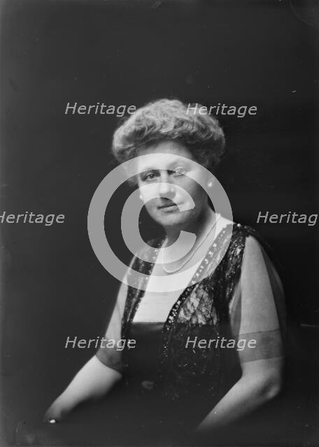 Mrs. Walter B. Richards, portrait photograph, 1919 Oct. 11. Creator: Arnold Genthe.