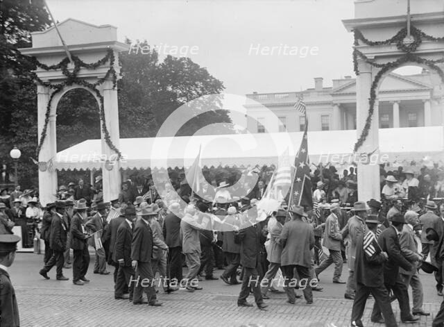 Confederate Reunion - Parade; Reviewing Stand, 1917. Creator: Harris & Ewing.