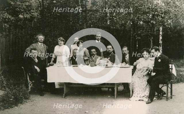 Visitors with Russian author Alexander Kuprin and his family, Gatchina, Russia, early 20th century. Artist: Unknown