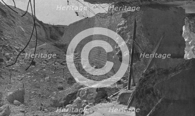 '' Le Fort de Vaux; Aspect d'un angle de l'ouvrage avec les enormes blocs de beton disloques', 1916. Creator: Unknown.