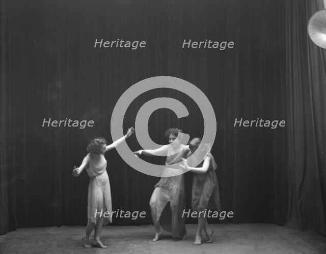 Elsie Dufour dancers, between 1918 and 1920. Creator: Arnold Genthe.