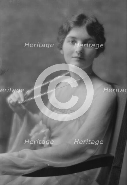 Fargo, Clara, Miss, portrait photograph, between 1911 and 1942. Creator: Arnold Genthe.