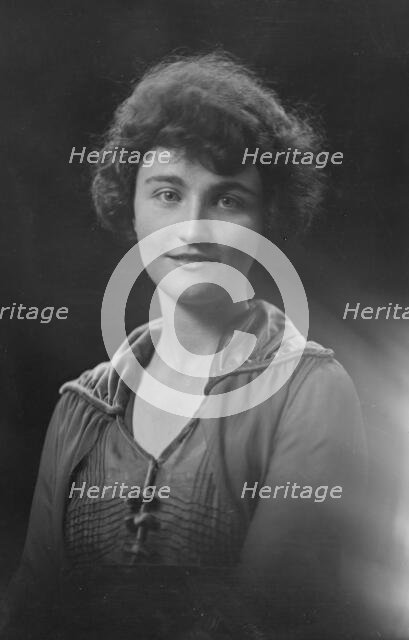 Miss Frances Brown, portrait photograph, 1918 Dec. Creator: Arnold Genthe.