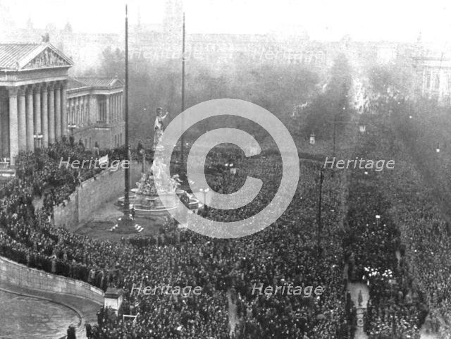 ''La Chute des Habsbourg; Proclamation de la Republique de l'Autriche allemande, devant..., 1918. Creator: Unknown.