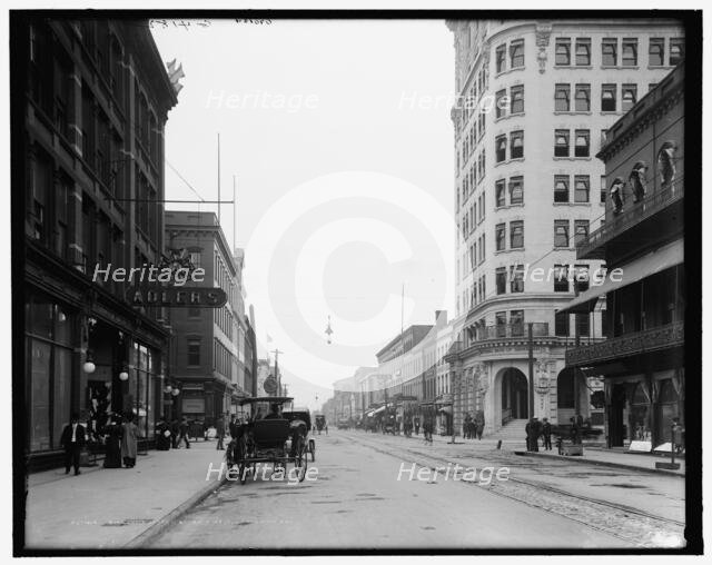 Broughton Street, looking west, Savannah, Ga., c1907. Creator: Unknown.