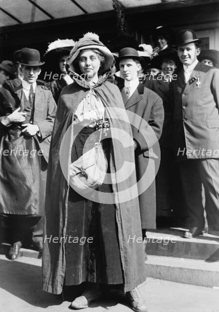 Hawn, Miss Phoebe - Suffragette Hiker, 1913. Creator: Harris & Ewing.