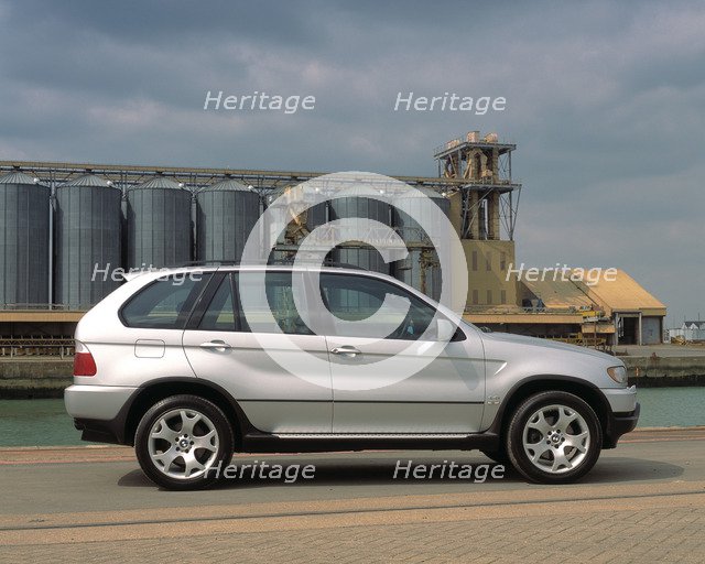 2000 BMW X5 4.4i. Artist: Unknown.