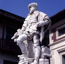 Monument with marble statue dedicated in his hometown of Juan Sebastián Elcano (1486-1526), ??bor…