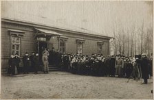 Waiting for removal of the Leo Tolstoy's body at the Astapovo station, November 20, 1910, 1910. Artist: Anonymous  