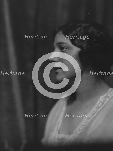 West, L., Miss, portrait photograph, 1913. Creator: Arnold Genthe.