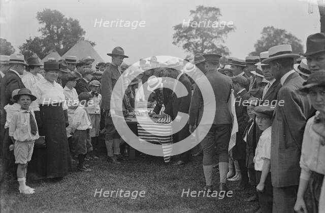 14th Infantry Camp, signing recruit in, 1917 or 1918. Creator: Bain News Service.