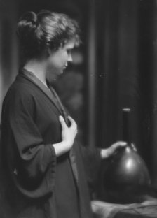 Cutler, Miss, portrait photograph, 1915 May 26. Creator: Arnold Genthe.