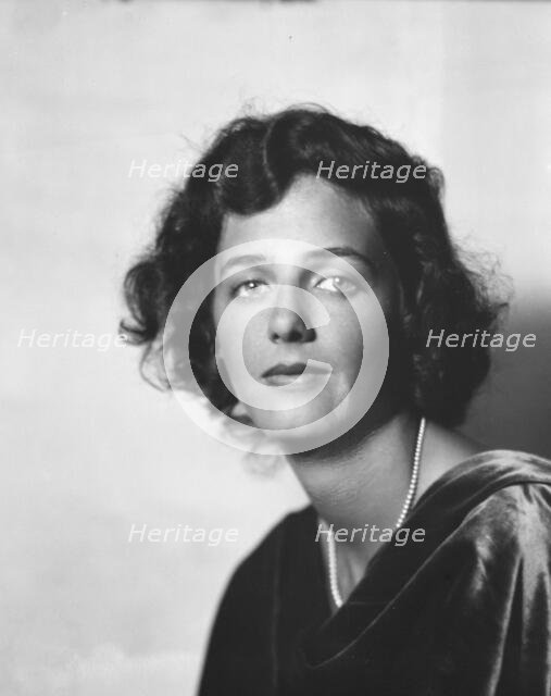 Kramer, A.L., Mrs. (Alice Bishop), portrait photograph, 1932 Creator: Arnold Genthe.
